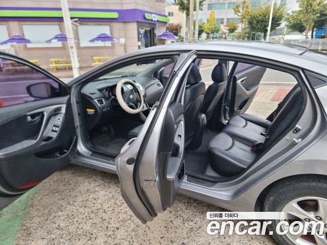 Hyundai AVANTE 2013 — photo 16