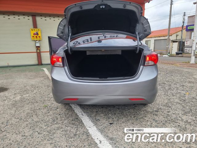 Hyundai AVANTE 2013 — photo 19