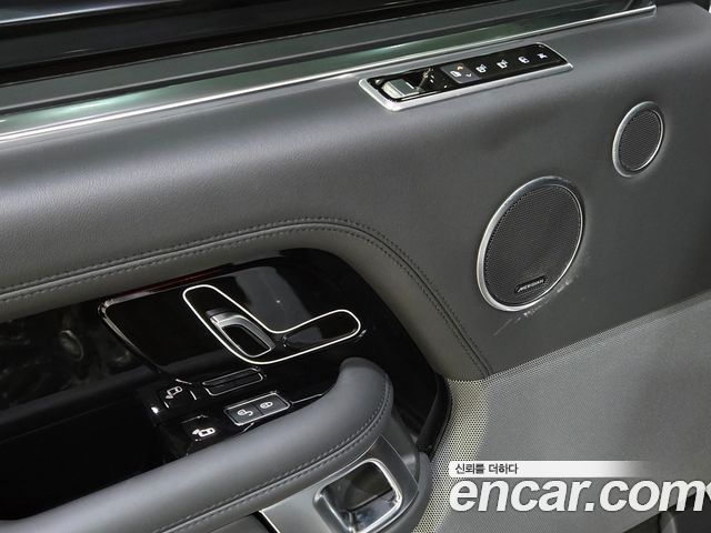 Land Rover Range Rover 2019 — photo 17