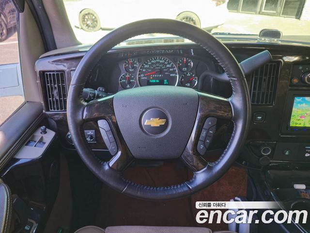 Chevrolet Express Van 2015 — photo 11