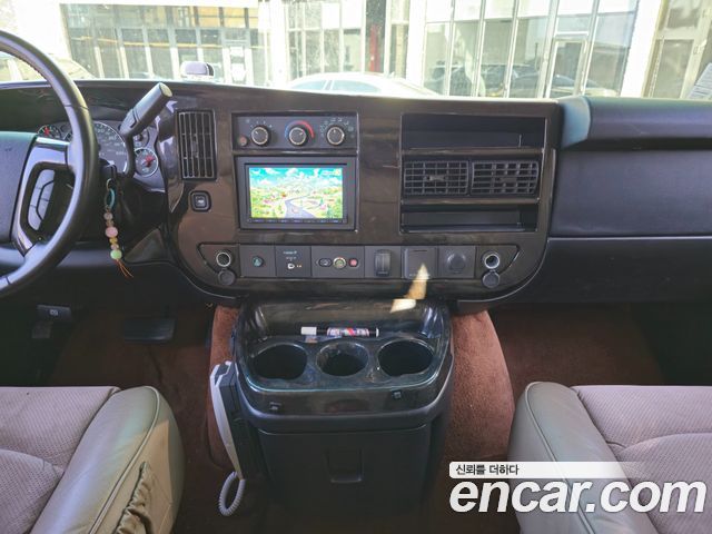 Chevrolet Express Van 2015 — photo 12