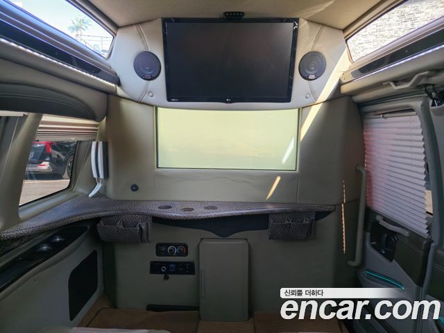 Chevrolet Express Van 2015 — photo 16