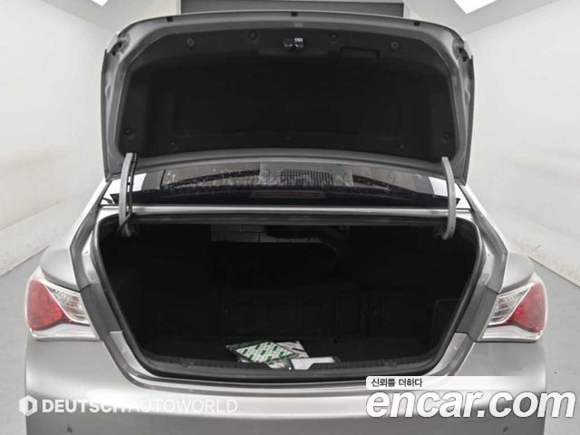 Hyundai Sonata 2012 — photo 17
