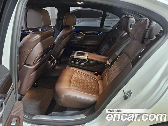 BMW 7-Series 2020 — photo 8