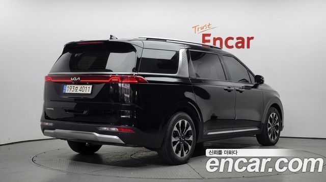 Kia Canival 2023 — photo 2