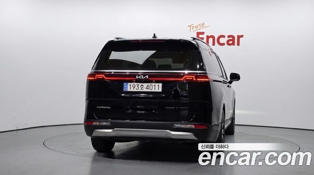 Kia Canival 2023 — photo 4