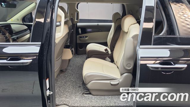 Kia Canival 2023 — photo 18