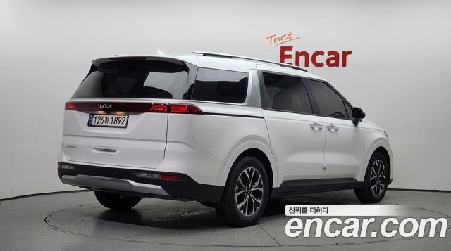 Kia Canival 2022 — photo 2