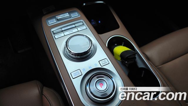 Genesis GV70 2023 — photo 12