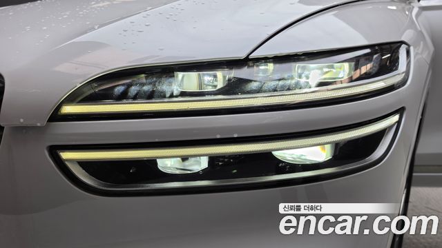Genesis GV70 2023 — photo 8