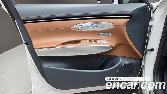 Genesis GV70 2023 — photo 14