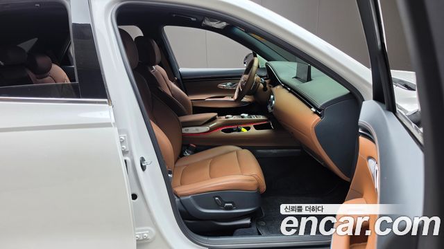 Genesis GV70 2023 — photo 16