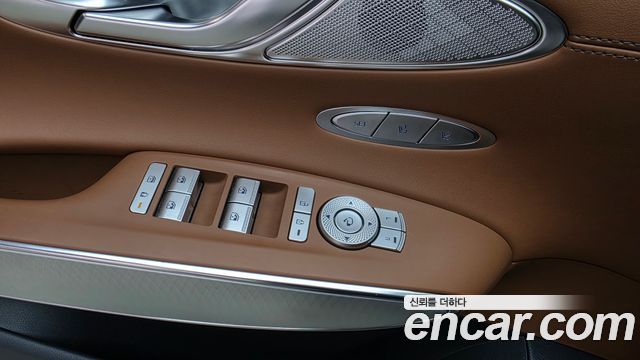 Genesis GV70 2023 — photo 31