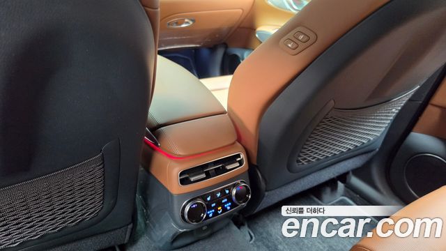 Genesis GV70 2023 — photo 32