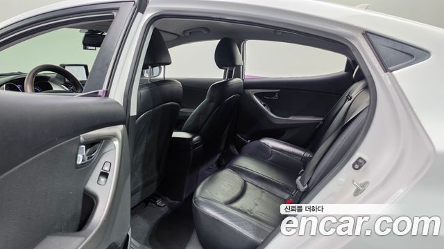 Hyundai AVANTE 2012 — photo 11