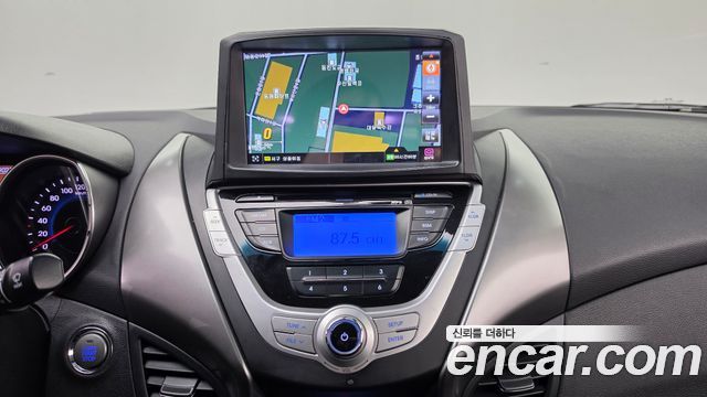 Hyundai AVANTE 2012 — photo 12