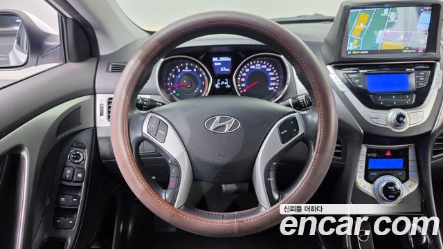 Hyundai AVANTE 2012 — photo 13