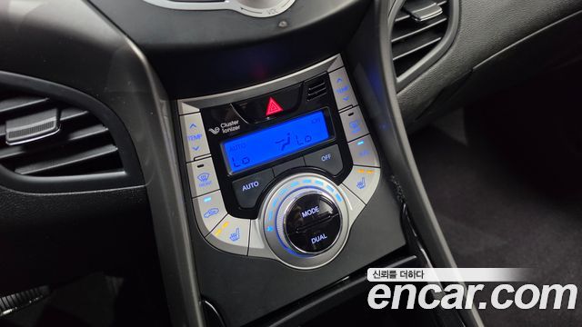 Hyundai AVANTE 2012 — photo 15