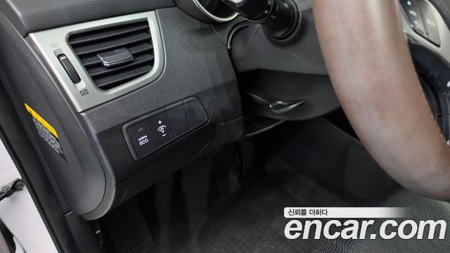 Hyundai AVANTE 2012 — photo 17