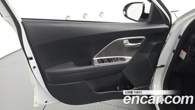 Kia Niro 2024 — photo 14