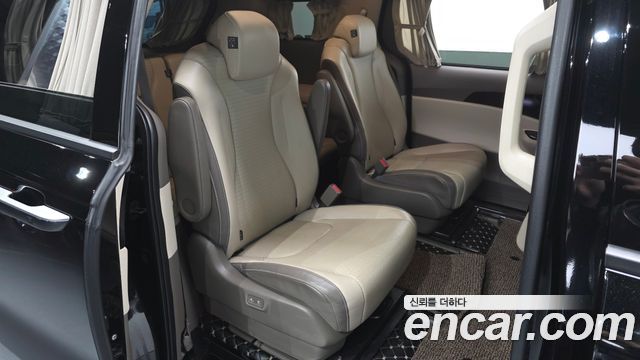 Kia Canival 2021 — photo 17