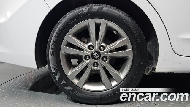 Hyundai AVANTE 2017 — photo 5