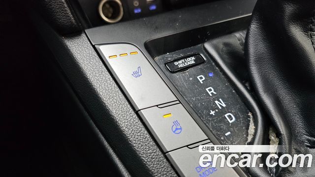 Hyundai AVANTE 2017 — photo 24