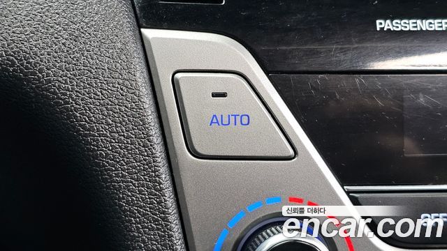 Hyundai AVANTE 2017 — photo 25