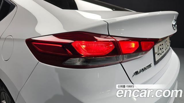 Hyundai AVANTE 2017 — photo 9
