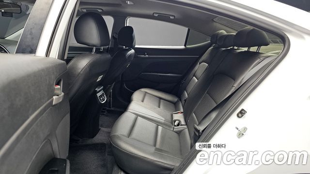Hyundai AVANTE 2017 — photo 16