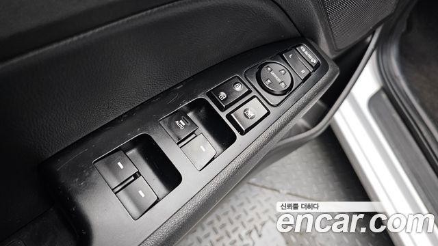 Hyundai AVANTE 2017 — photo 27