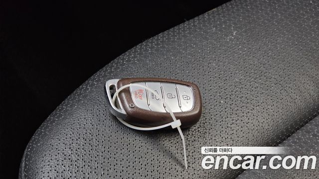 Hyundai AVANTE 2017 — photo 30