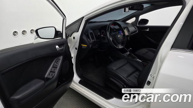 Kia K3 2015 — photo 13