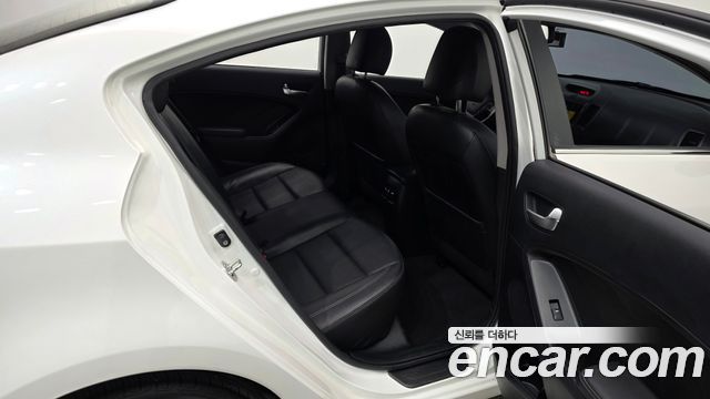 Kia K3 2015 — photo 18