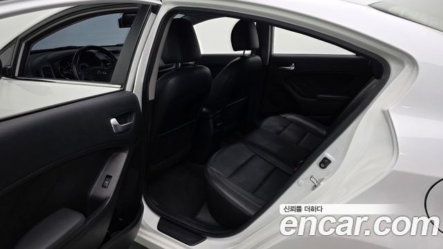 Kia K3 2015 — photo 16