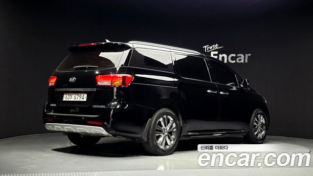 Kia Canival 2017 — photo 2
