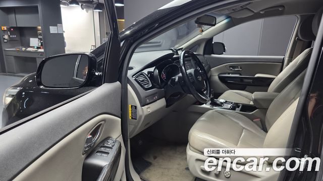 Kia Canival 2017 — photo 13