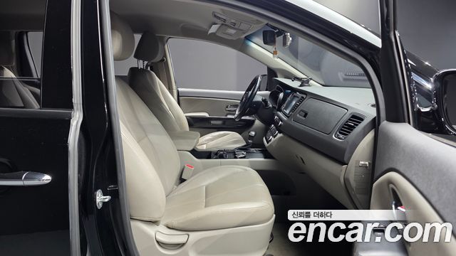 Kia Canival 2017 — photo 17