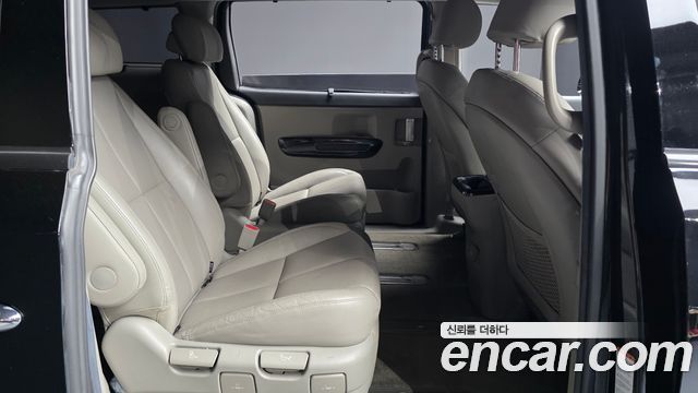 Kia Canival 2017 — photo 18