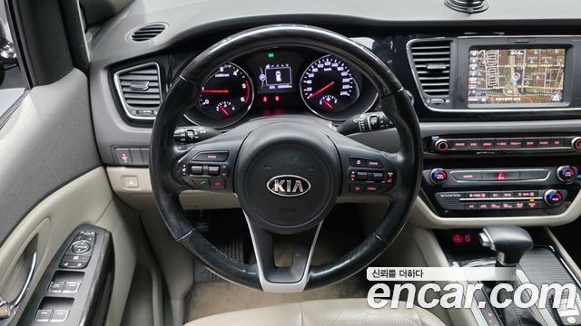 Kia Canival 2017 — photo 19