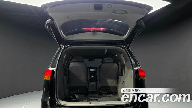 Kia Canival 2017 — photo 26