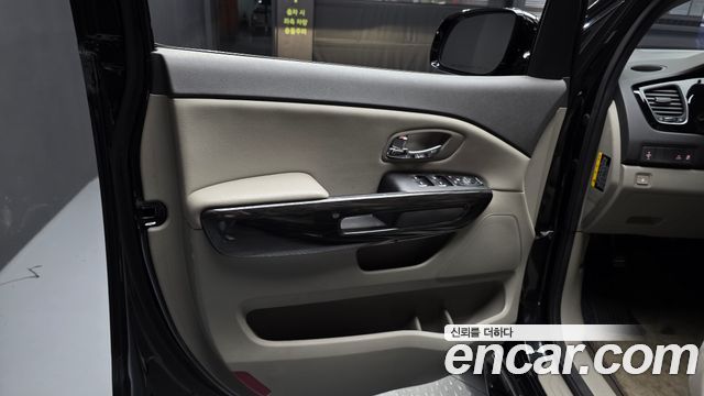 Kia Canival 2017 — photo 15
