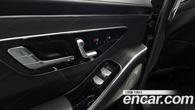 Mercedes-Benz S-Class 2021 — photo 17