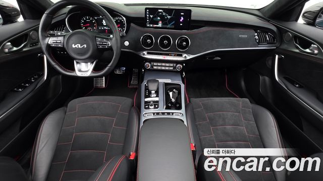Kia Stinger 2023 — photo 10