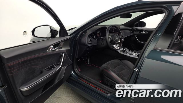 Kia Stinger 2023 — photo 13