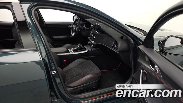 Kia Stinger 2023 — photo 17