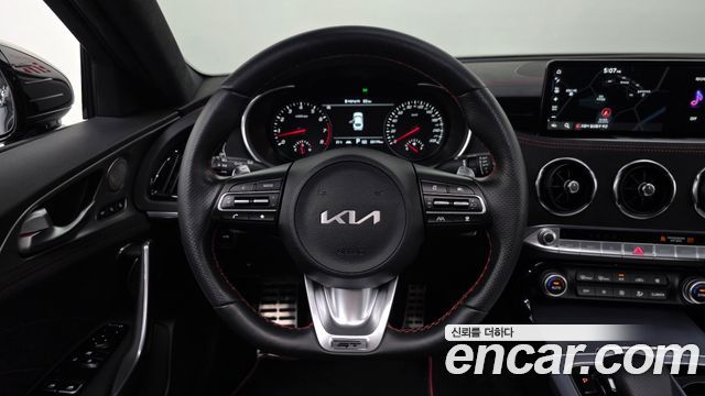 Kia Stinger 2023 — photo 19