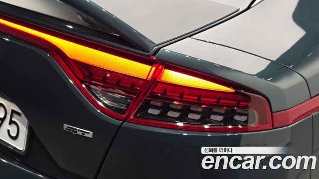 Kia Stinger 2023 — photo 9