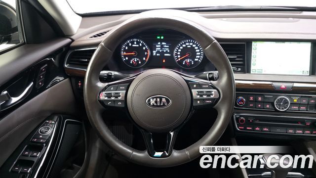 Kia K7 2018 — photo 19