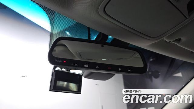 Kia K7 2018 — photo 25